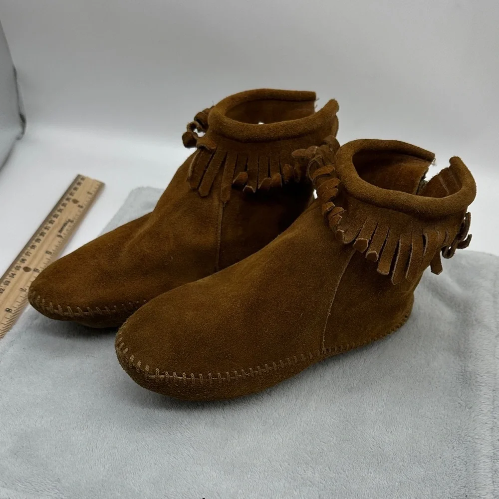 Vintage Moccasin Soft Bottom Ankle Suede Bootie’s With Fringe & Back Zip Closure - Picture 1 of 7